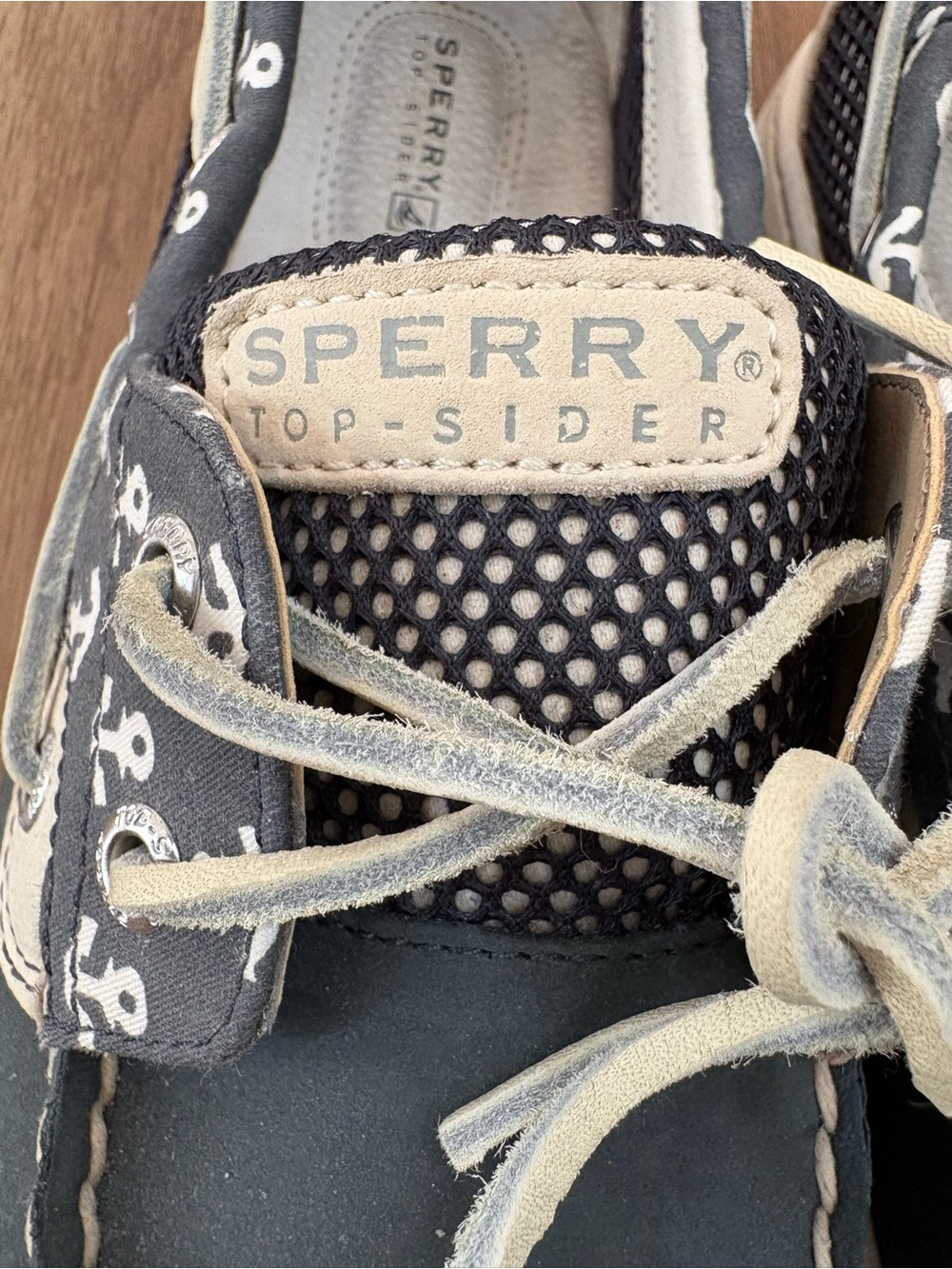 Sperry Navy and Cream Anchor-Print Boat Shoes women’s size 9 - Picture 2 of 11